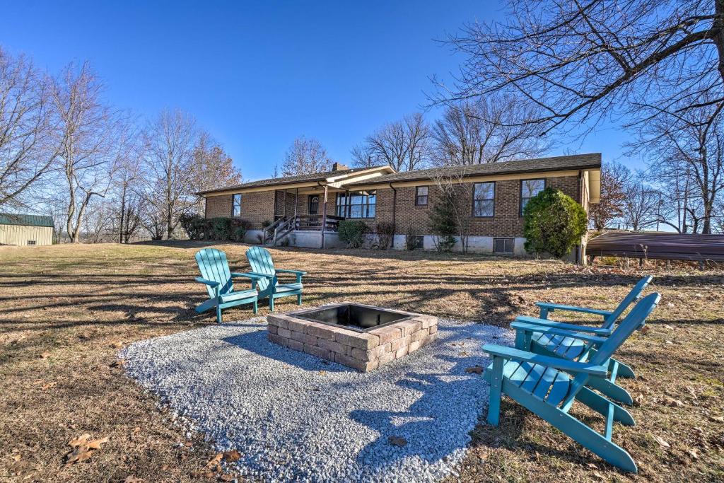 Omaha House | Spacious Omaha House w/Deck & Mountain Views!