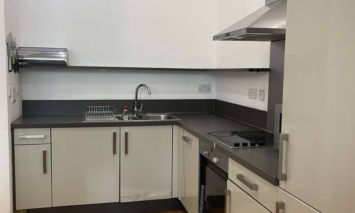 City Centre Glasgow Apartment | Spacious One Bed Flat next to central station