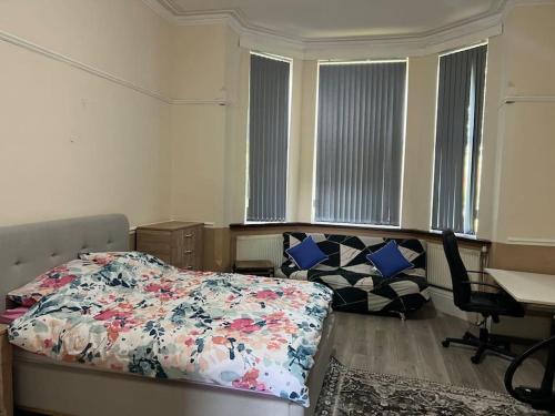 Walsall Apartment | Spacious one bedroom flat w/parking