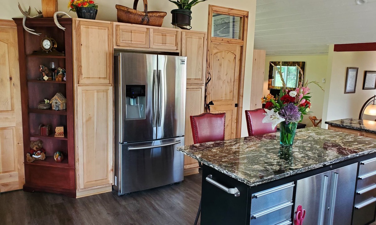 Missoula House | Spacious one bedroom plus Bungalow off O'Keefe Creek