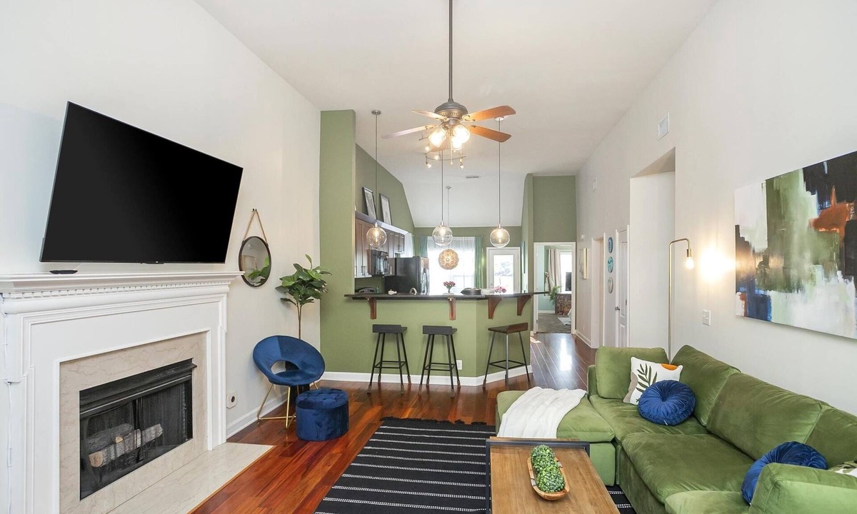Hurwood Heights House | Spacious One-Story Near Downtown! Walk to Coffee! Firepit, Shuffleboard, Fence