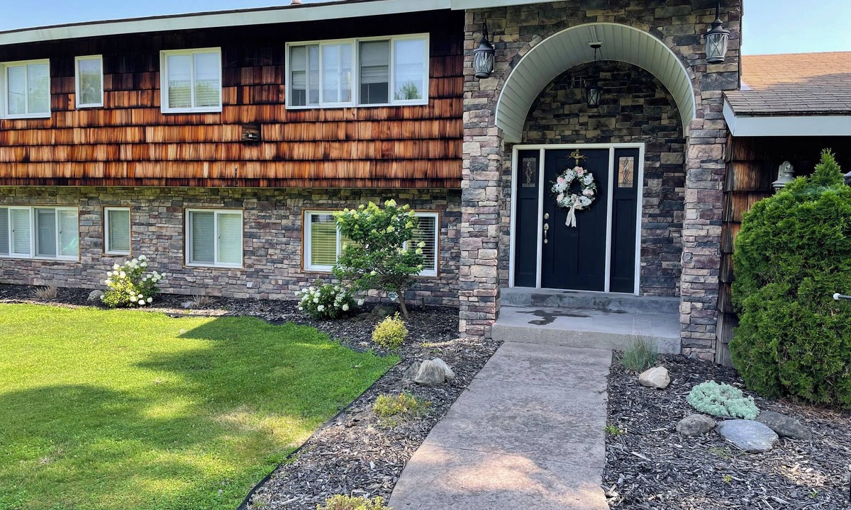 Bridgeport House | Spacious Oneida lakefront home. 6-bedroom, sleeps 12.