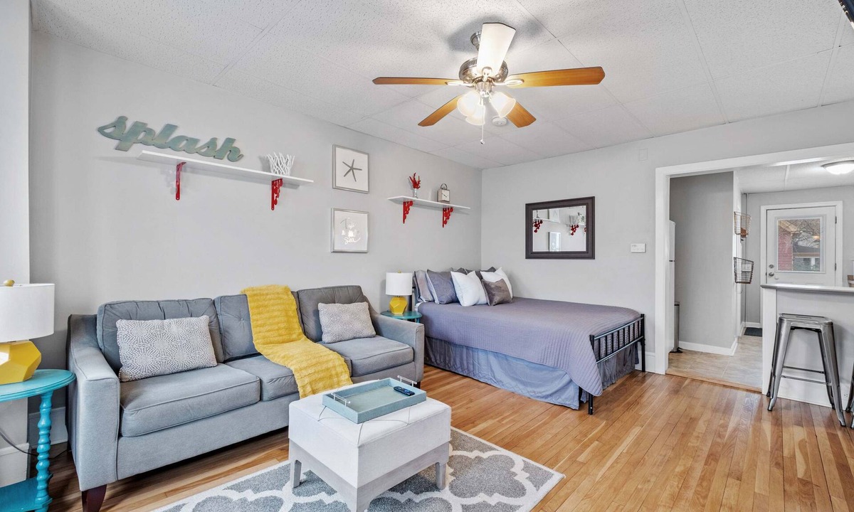 Manchester Apartment | Spacious Open-Concept Studio Short-Midterm Stays