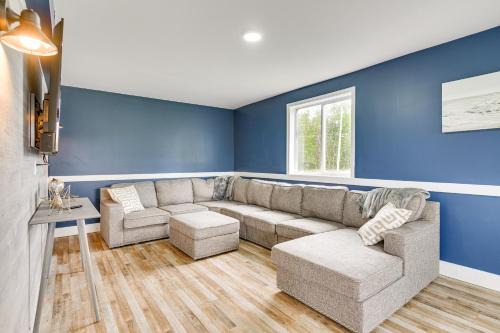 Oswego House | Spacious Oswego Home: 6 Mi to Fort Ontario!