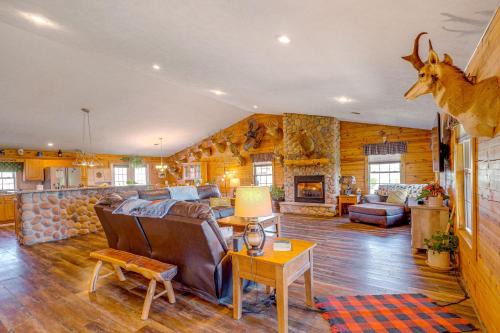 Tea House | Spacious Ozarks Family Home - Private Pool & Grill