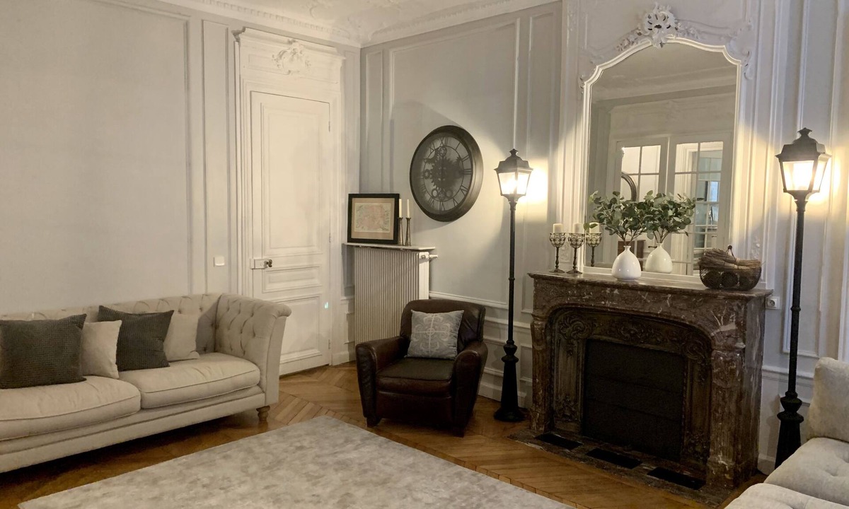 17th Arrondissement Apartment | Spacious Parisian Apartment Steps from Arc De Triomphe