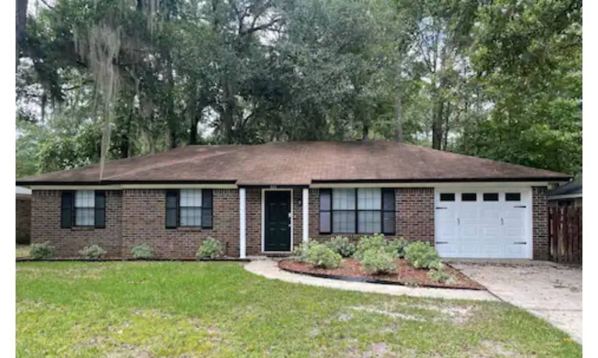 Hinesville House | Spacious & Peaceful | ♛3 Beds, Backyard, location