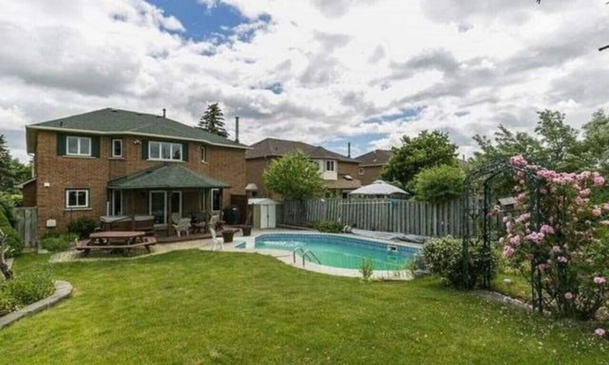 Mount Pleasant House | Spacious⭐Pool⭐Hot Tub⭐Airport⭐Downtown⭐Walk to Everything