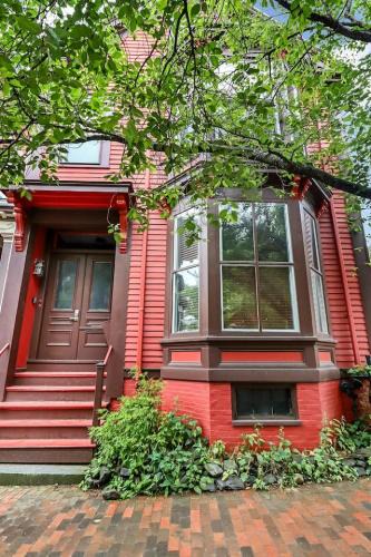 Parkside House | Spacious Portland Home With Parking