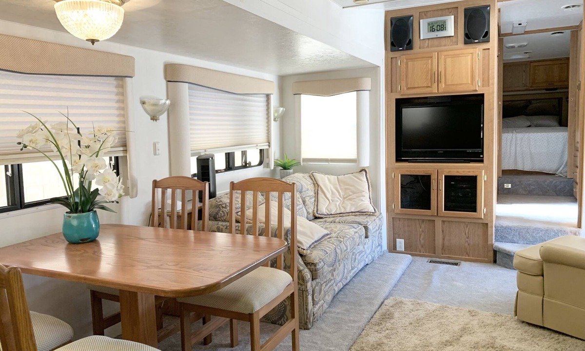 Quartz Hill House | Spacious, Private, and Affordable RV