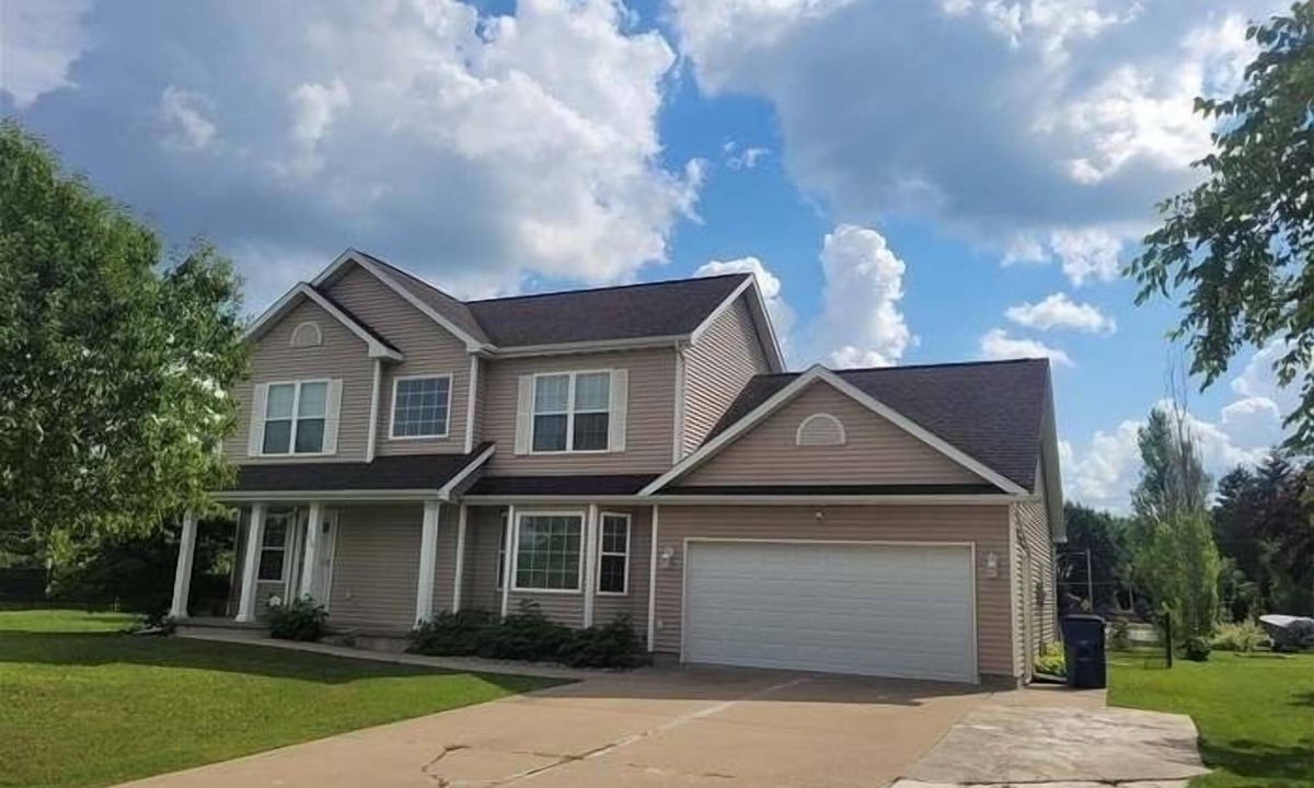 Ankeny House | Spacious Private BR & BA in Ankeny