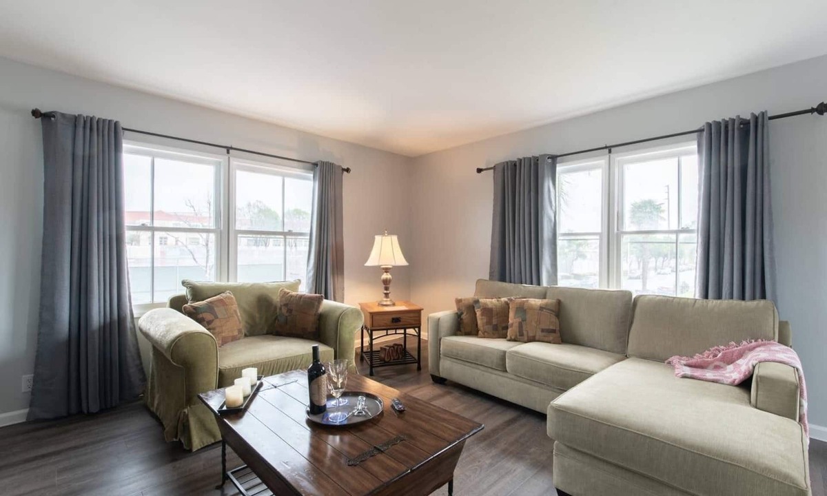 Circle Area Apartment | Spacious & Private, Centrally Located