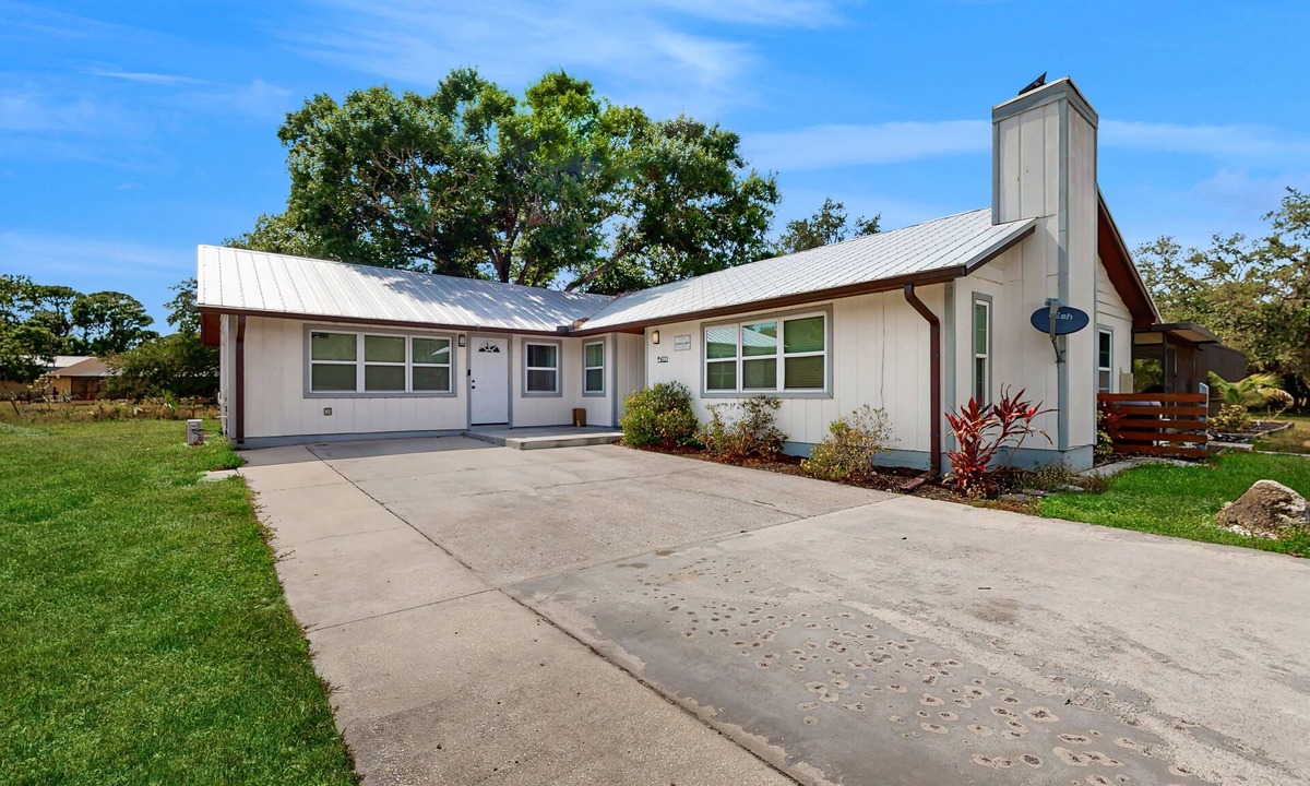 Bradenton House | Spacious private home with heating optional pool, patio, and large yard