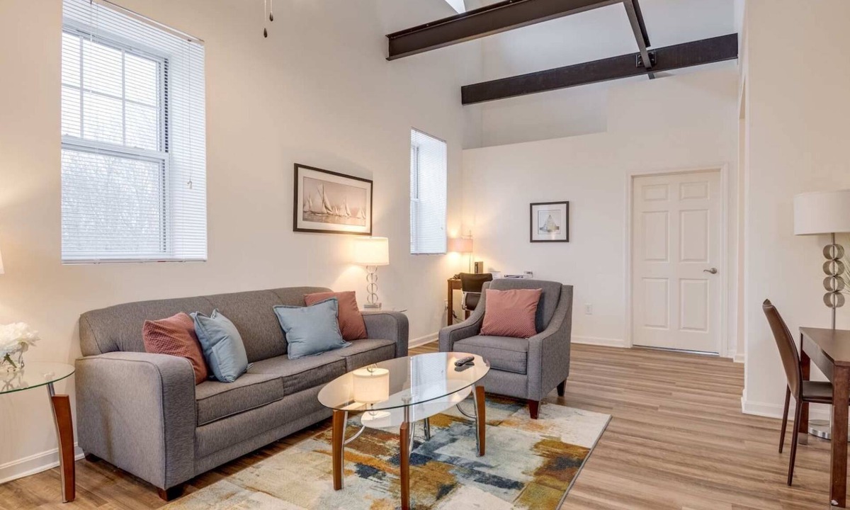 North Waltham Apartment | Spacious Private Luxury Apt