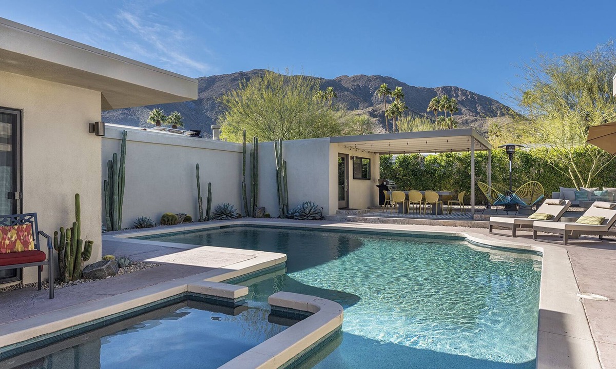 Magnesia Falls Cove House | Spacious Private Retreat with Mountain Views