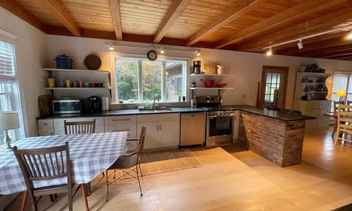 Putney House | Spacious Putney 3BR Ski House