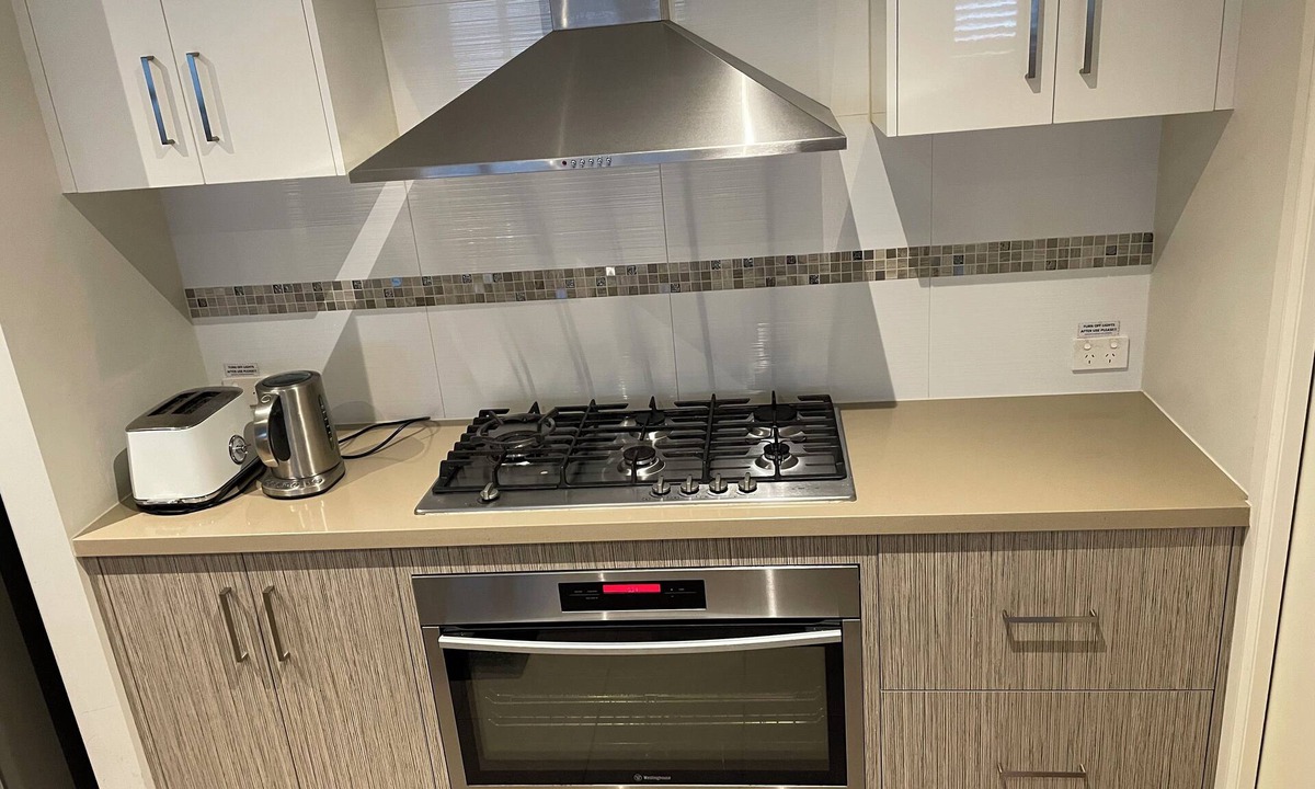 Truganina House | Spacious Queen Bedroom in Tranquil Oasis