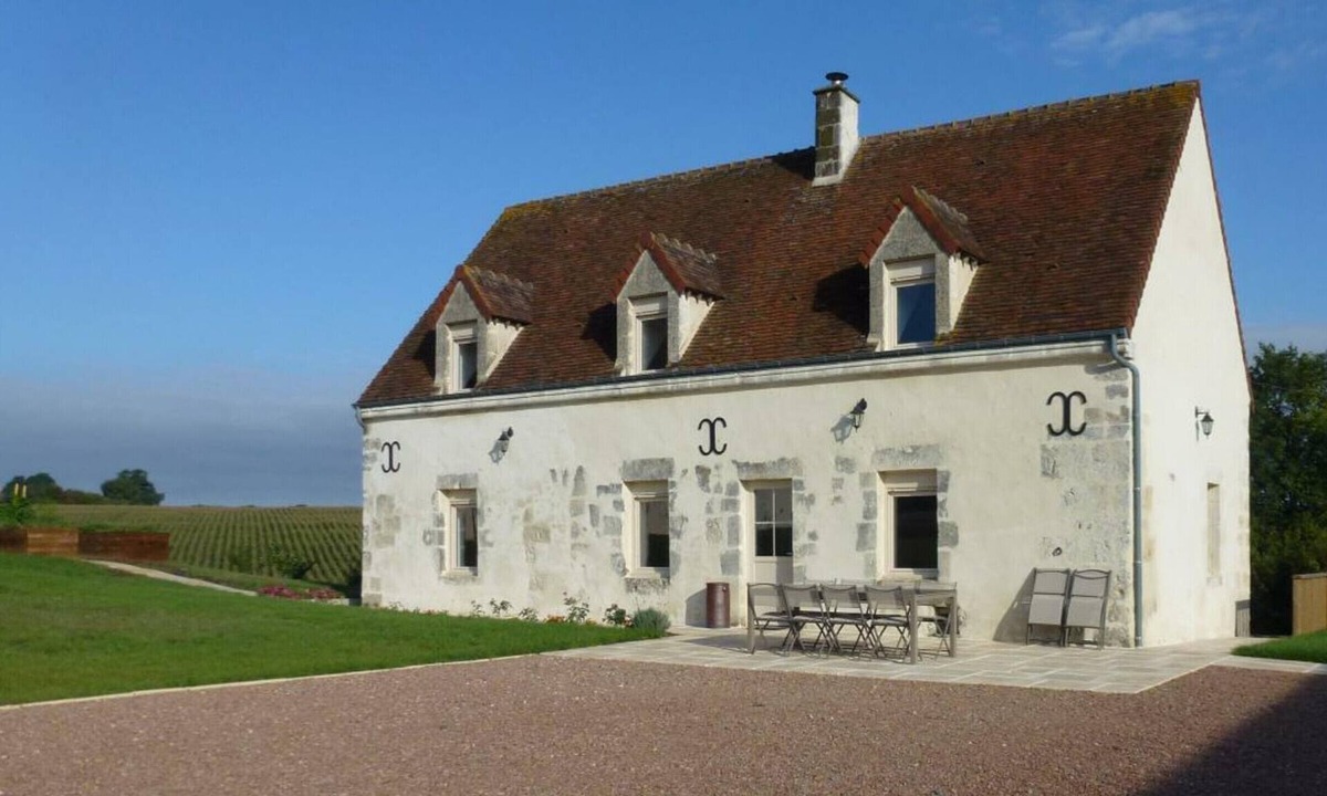 Mauves-sur-Huisne Cottage | Spacious quiet house, pets allowed