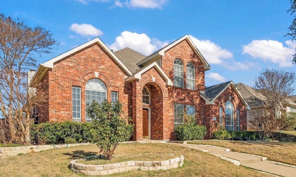 Northwest Carrollton House | Spacious Quiet 4BR Sleep 8 Fenced Backyard/Garage