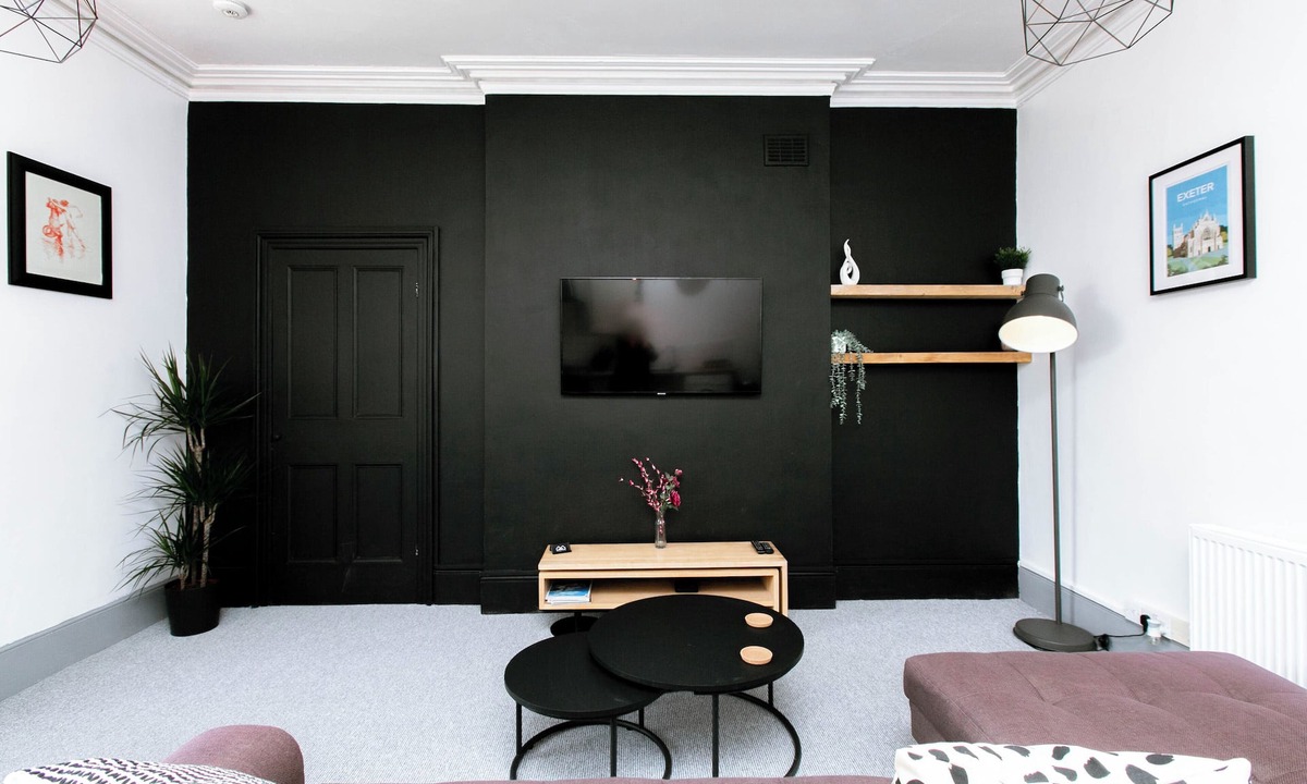 Exeter Apartment | Spacious, Quiet and Central Apartment With Parking