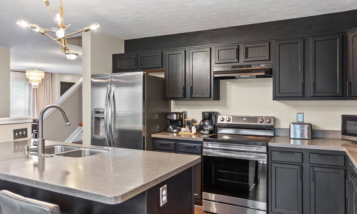 Roselawn Finance House | Spacious, Quiet & Location! – Great for Long Stays