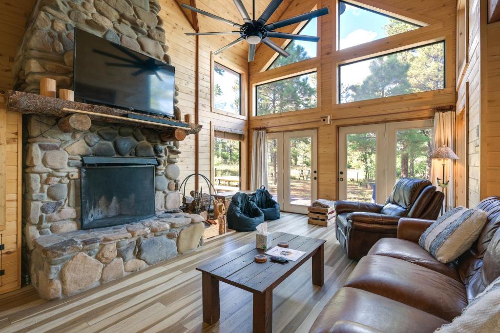 Pagosa Springs House | Spacious & Quiet Pagosa Springs Cabin w/Deck!