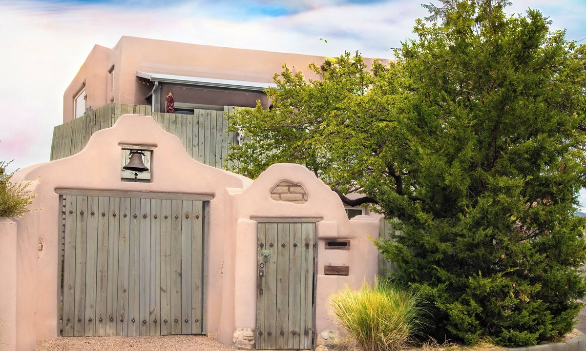 Santa Fe House | Spacious Railyard Loft w/Panoramic Balcony Views