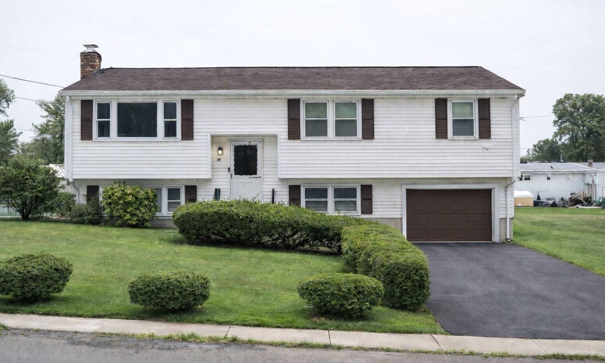 Randolph House | Spacious Raised Ranch Retreat 5BR 2BA