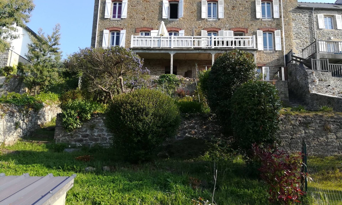 Saint-Briac-sur-Mer House | Spacious renovated house, walking distance to beaches and port, garden, village 100m, 7 pers.
