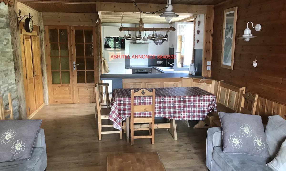 Venosc Apartment | Spacious renovated apartment - 75m², at the foot of the slopes, ideal for families (baby equipment)