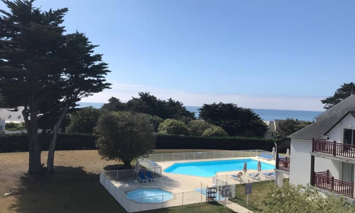 Le Pouliguen Apartment | Spacious renovated duplex with outdoor pool in wooded grounds + spa