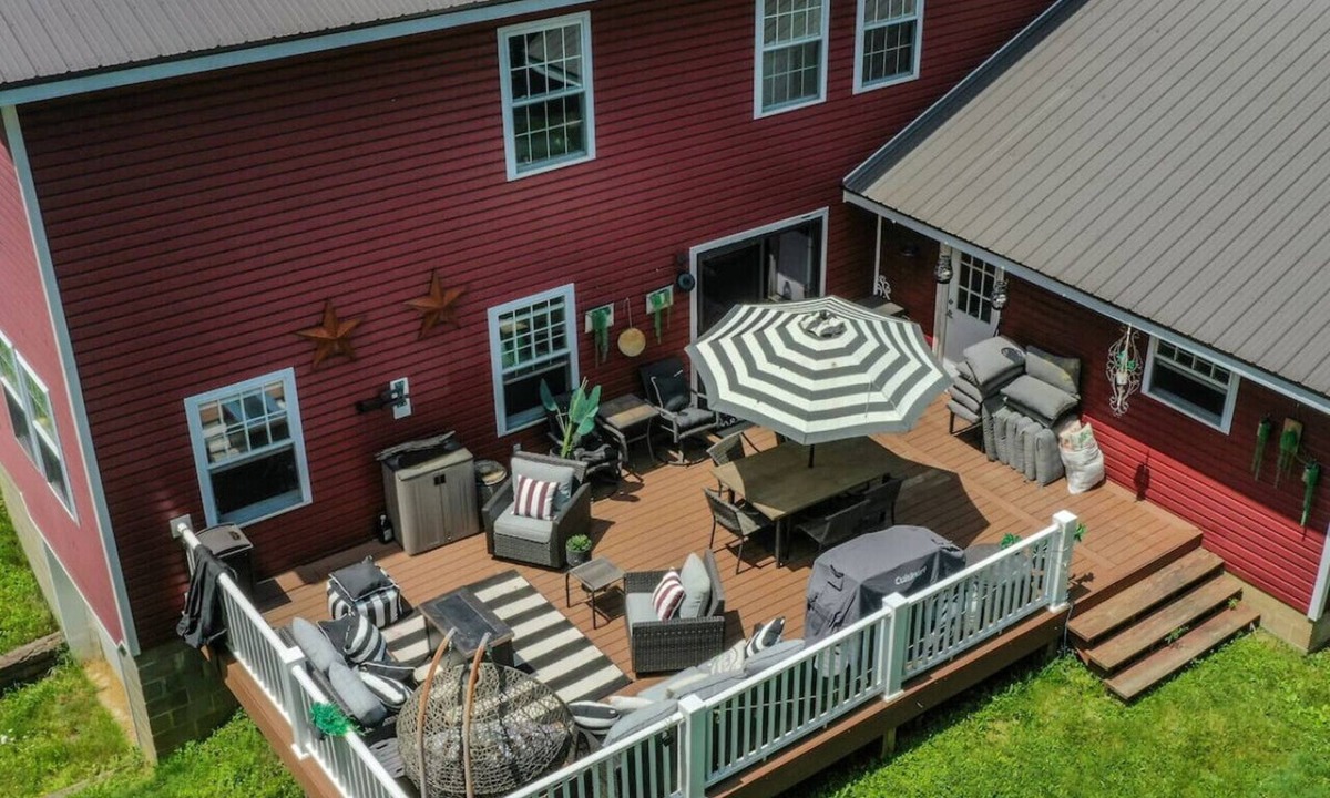 Ripley House | Spacious Retreat: Firepit, Back Deck, Modern Home