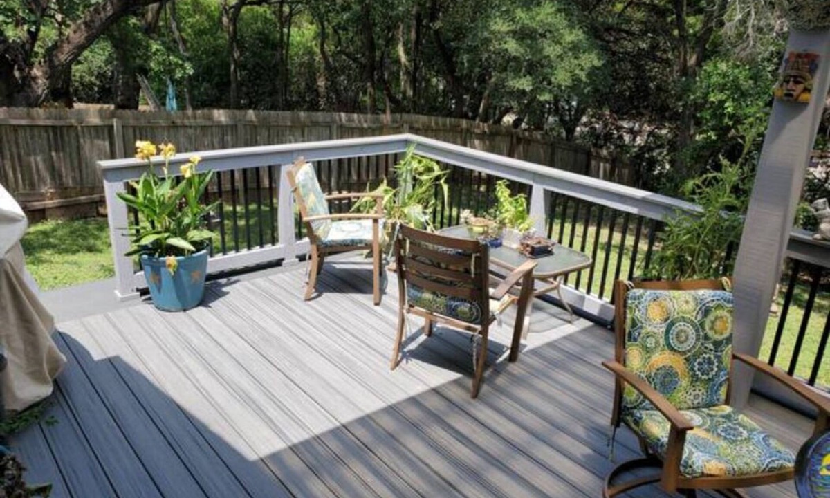 Austin House | Spacious Retreat in S. Austin w/ Backyard Oasis; Cowboy Hot/Cold Pool + Pets ok