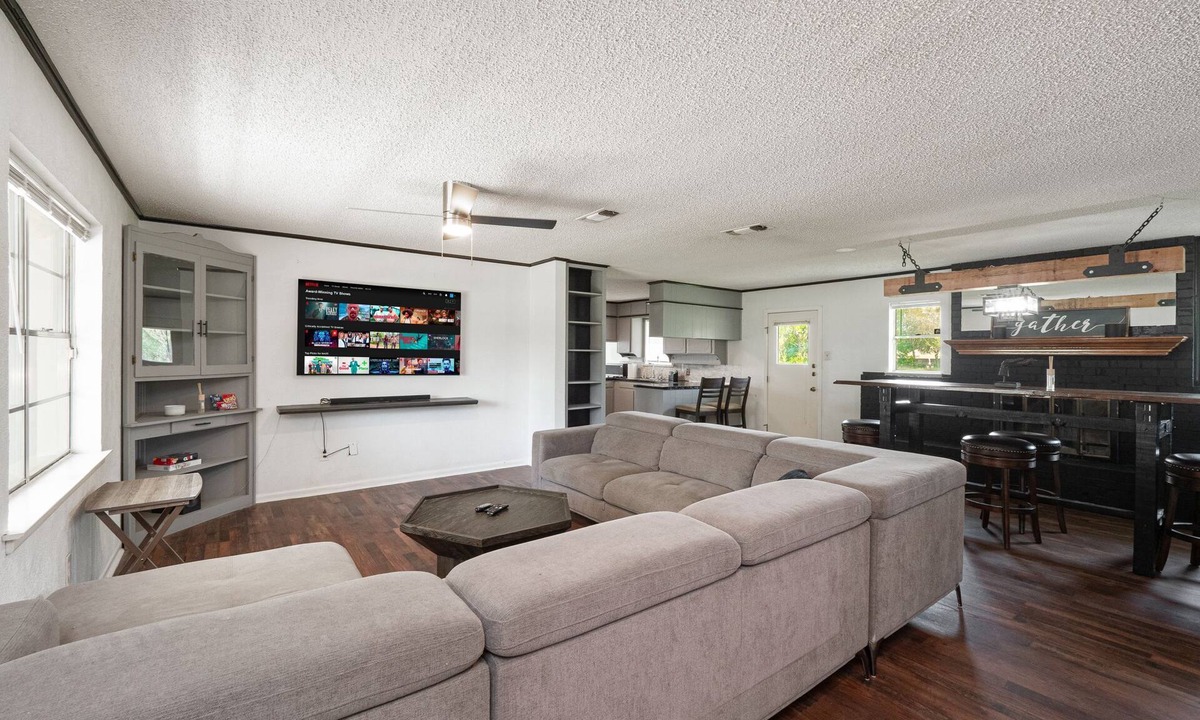 Southwest Arlington House | Spacious Retreat near✔️AT&T✔️Rangers Stadium✔️Six Flags✔️Ft.Worth & Dallas