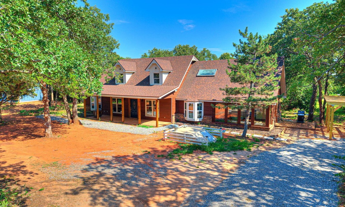 Blanchard House | Spacious Retreat Near Norman Close to OU & Riverwind Casino