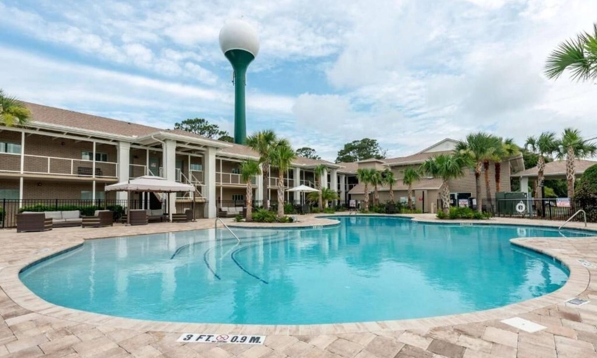 Jekyll Island Hotel | Spacious Retreat Near Jekyll Island Beach | Parking, Onsite Pool!