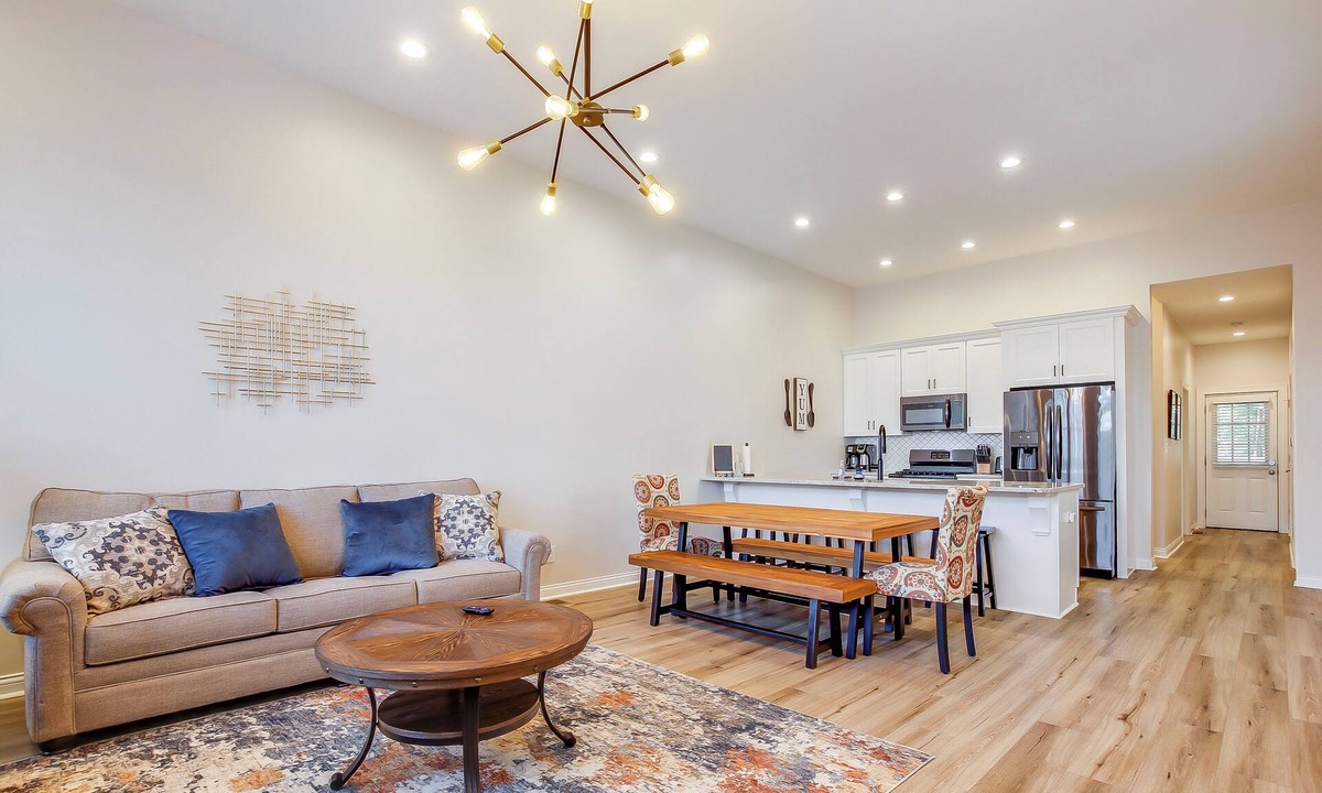 Shelby Park House | Spacious Retreat w/Hot Tub - Near Expo & Downtown