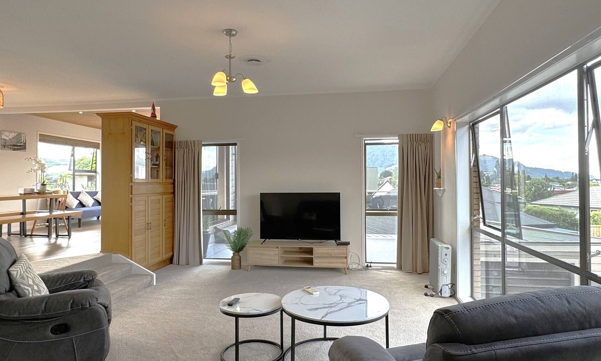 Rotorua House | Spacious retreat with Mountain view