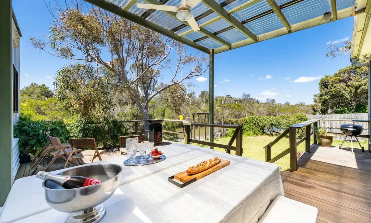 Seaford House | Spacious riverfront beach house getaway