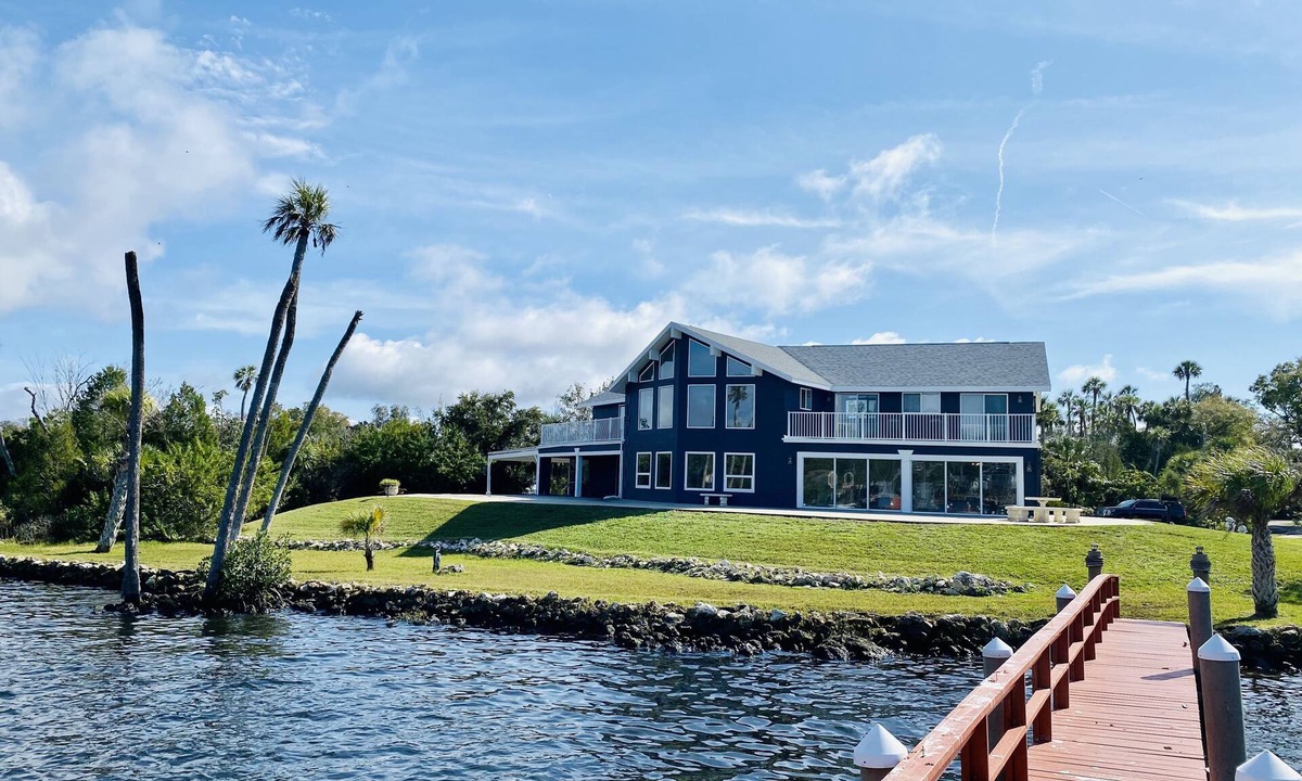 Homosassa House | Spacious Riverfront Retreat. Sunset views with private Dock, Sleeps 12.