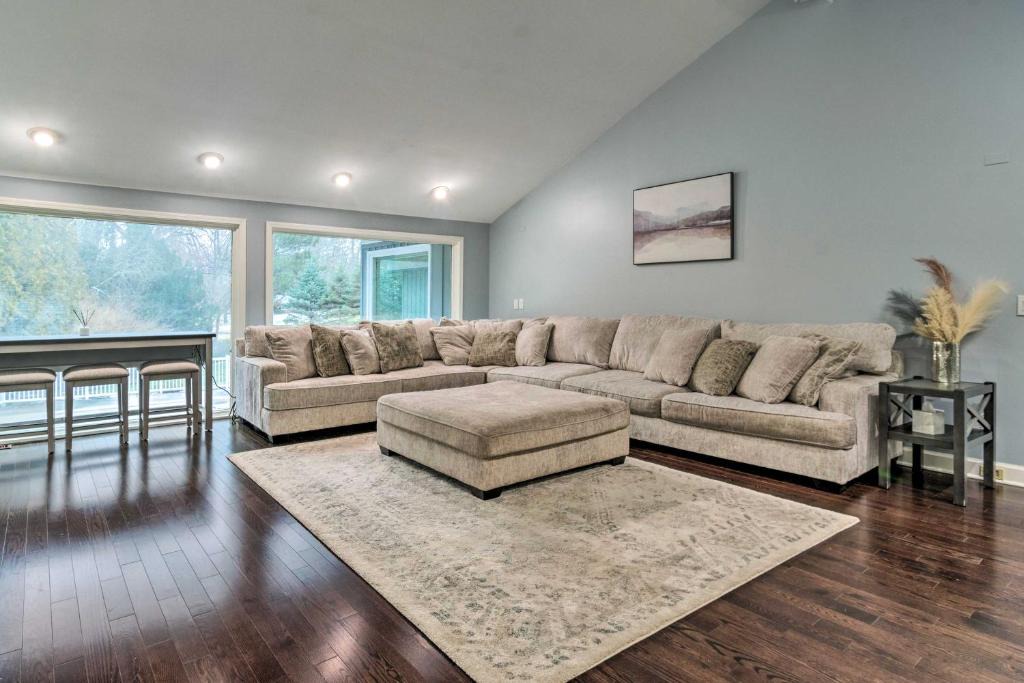 Rochester House | Spacious Rochester Home w/Heated Pool & Hot Tub!