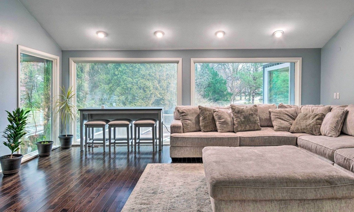 Rochester Cottage | Spacious Rochester Home w/Heated Pool & Hot Tub!