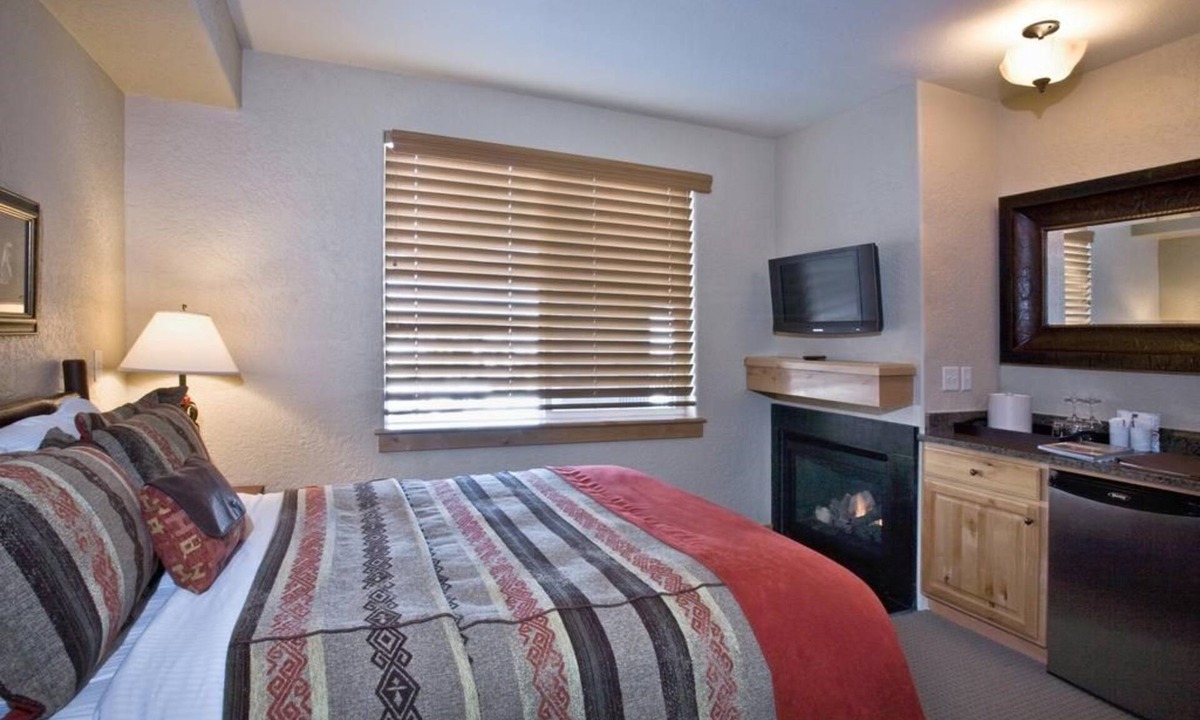 Park City Hotel | Spacious Room | Great Park City Location