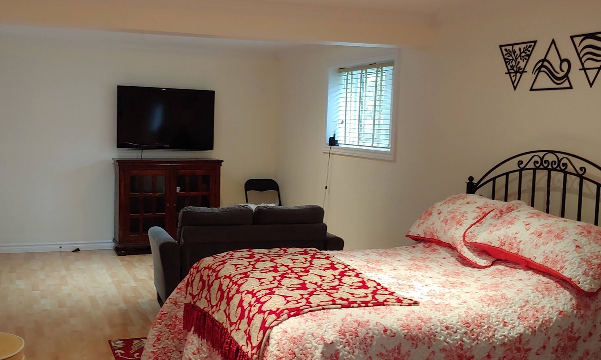 Corner Brook Bed & Breakfast | Spacious Room - Near Hospital, Restaurants, Gas
