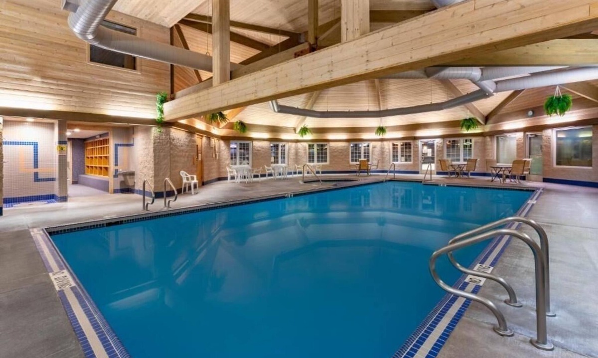 Iron Mountain Hotel | Spacious Room Steps from Timber Stone Golf Course - Relaxing Getaway