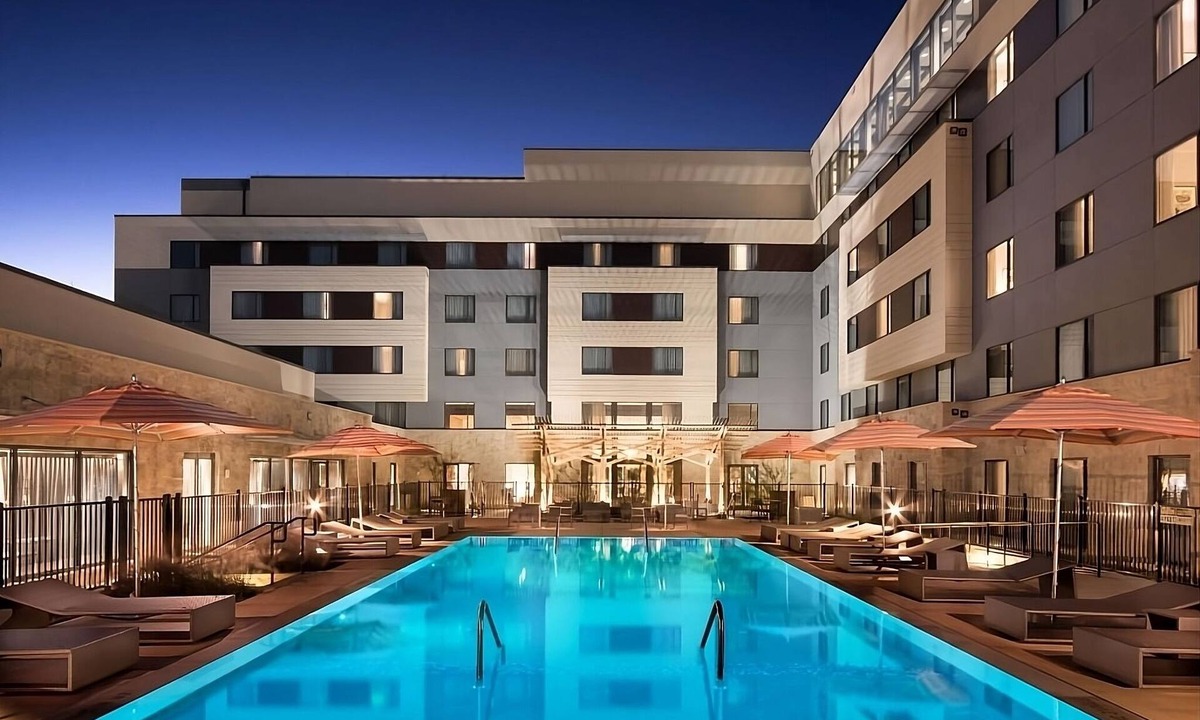 Bee Cave Hotel | Spacious Room w/Relaxing Outdoor Pool, Rooftop Bar, & Modern Amenities