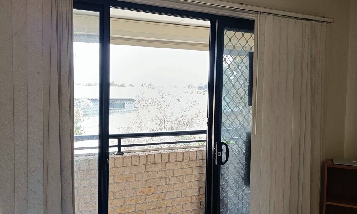 Merrylands House | Spacious Room with Balconyn