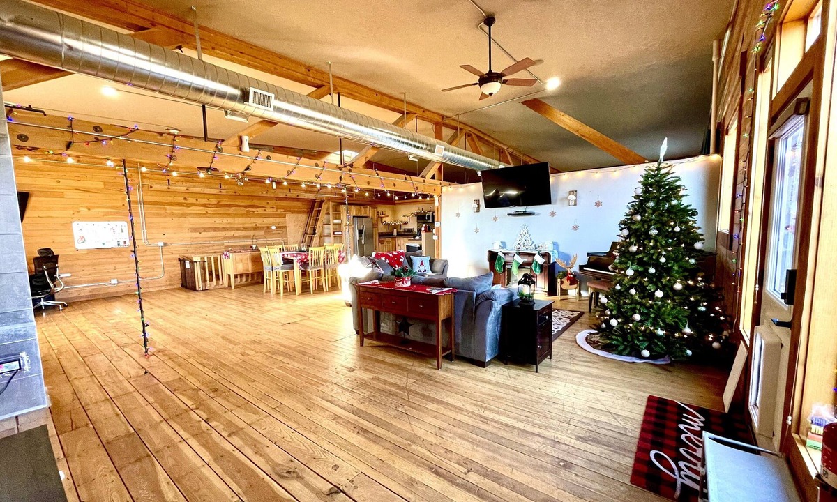 Hamilton Apartment | Spacious Rustic Loft