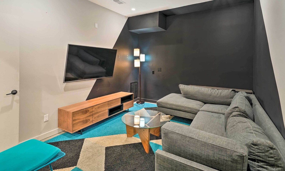 South of Market Apartment | Spacious San Francisco Apt: Balcony w/ Grill!