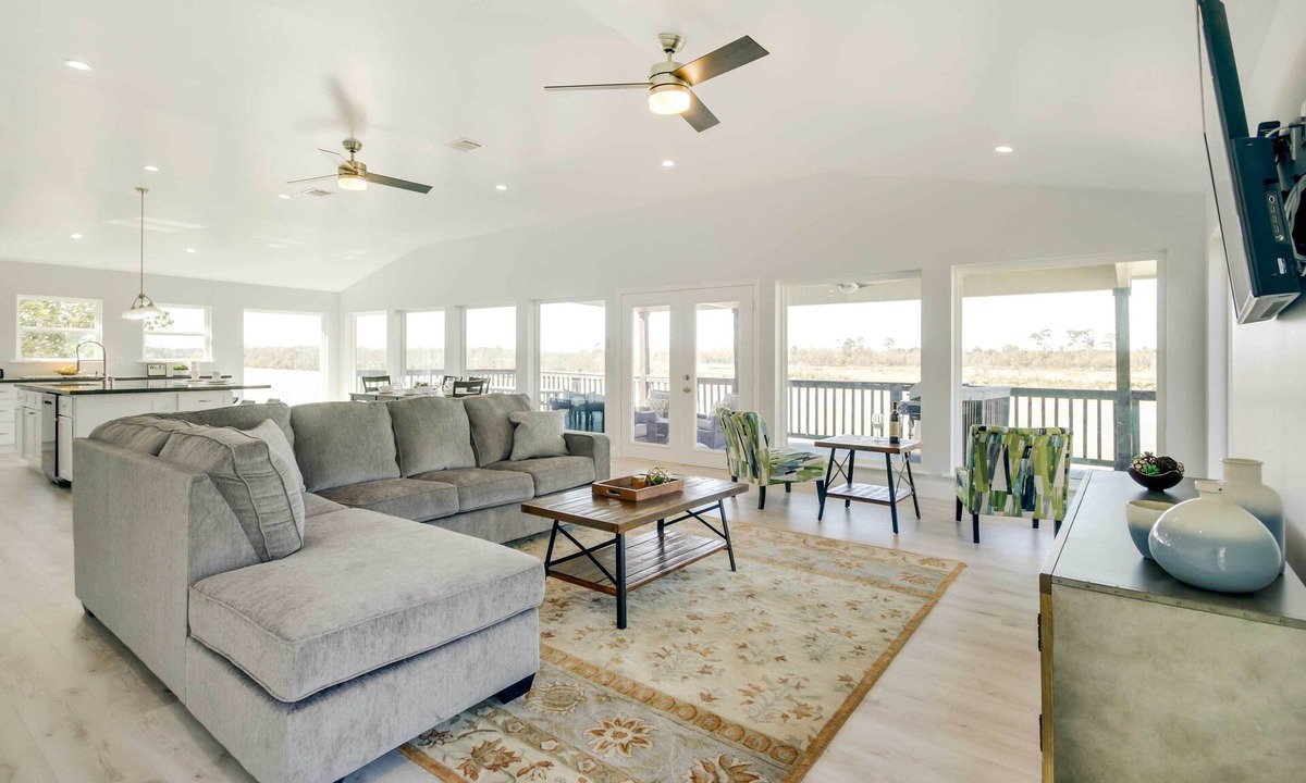Barrett House | Spacious San Jacinto River Home w/Waterfront Deck